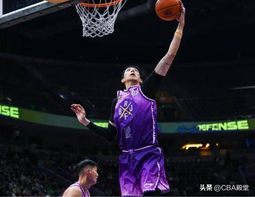 双方力求突破，比赛成败悬而未决的简单介绍