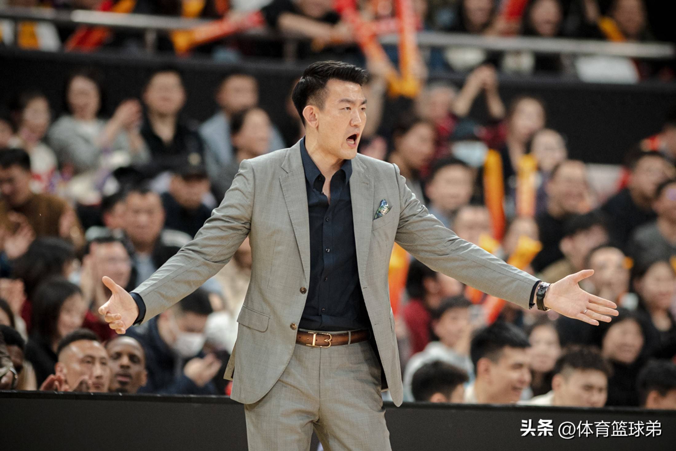 辽宁集团再战广厦队，决胜时刻团结一心(辽沈战役胜利是东北人民全力支援拼出来的)
