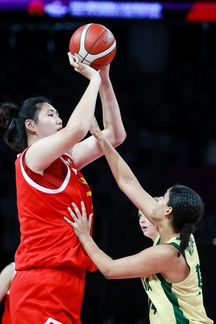 包含亚洲杯-张子宇11分钟13分女篮胜印尼51分的词条