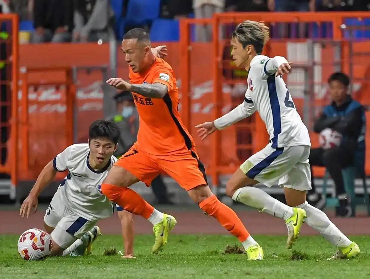 中超-刘祝润传射拉布亚德破门英博客场2-0亚泰三连胜