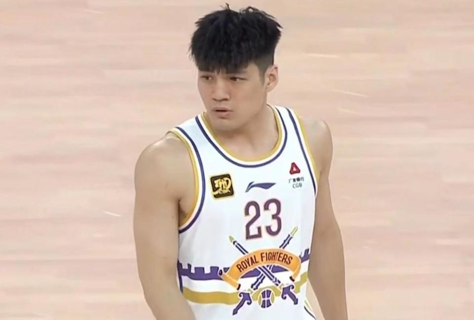 媒体人除传闻广东有意陈国豪外，广州男篮一直希望得到他